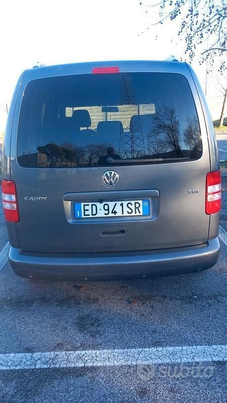 Usata VW Caddy 102 CV (75 kW) 2010 Grigio Monovolume