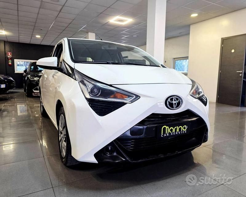 Usata Toyota Aygo X-play 72 CV (52 kW) 2021 Bianco Utilitaria