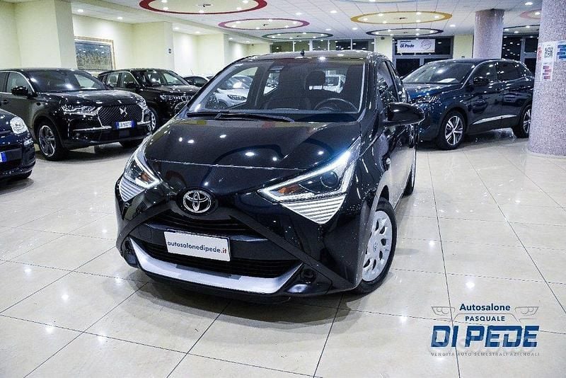 Usata Toyota Aygo Cool 72 CV (52 kW) 2021 Nero Utilitaria