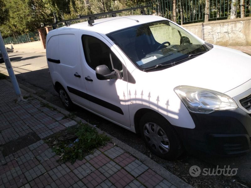 Bianco Usata 2017 Peugeot Partner Monovolume | 9900 € (Buon prezzo) - Immagine 1/3