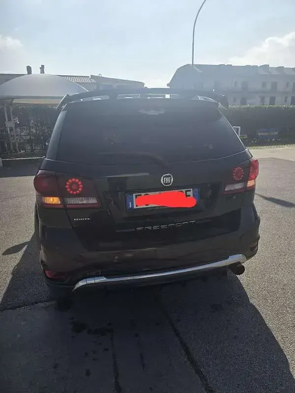 Usata Fiat Freemont Cross 170 CV (125 kW) 2014 Nero SUV