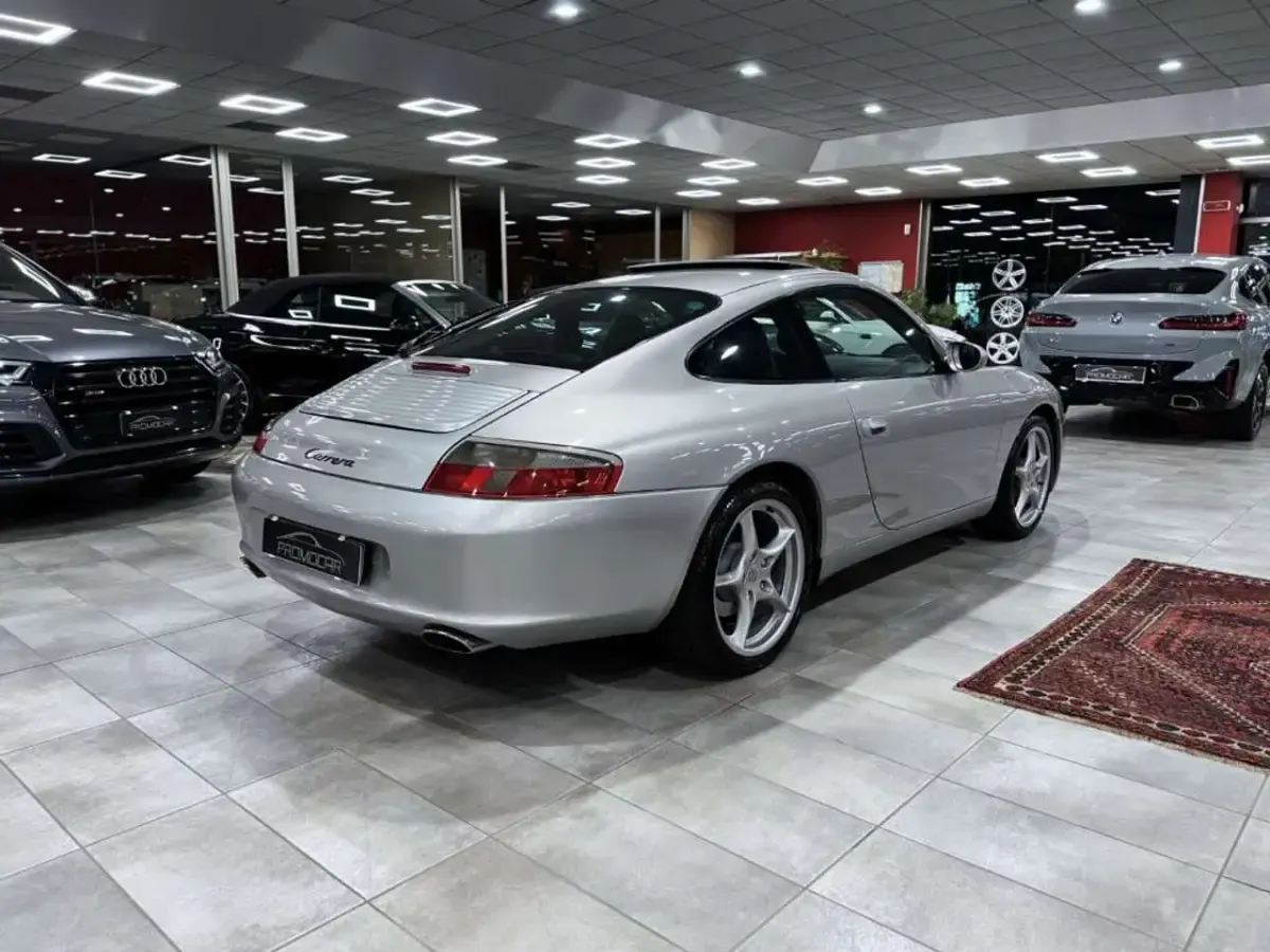 Usata Porsche 911 Carrera 320 CV (235 kW) 2002 Argento Coupé