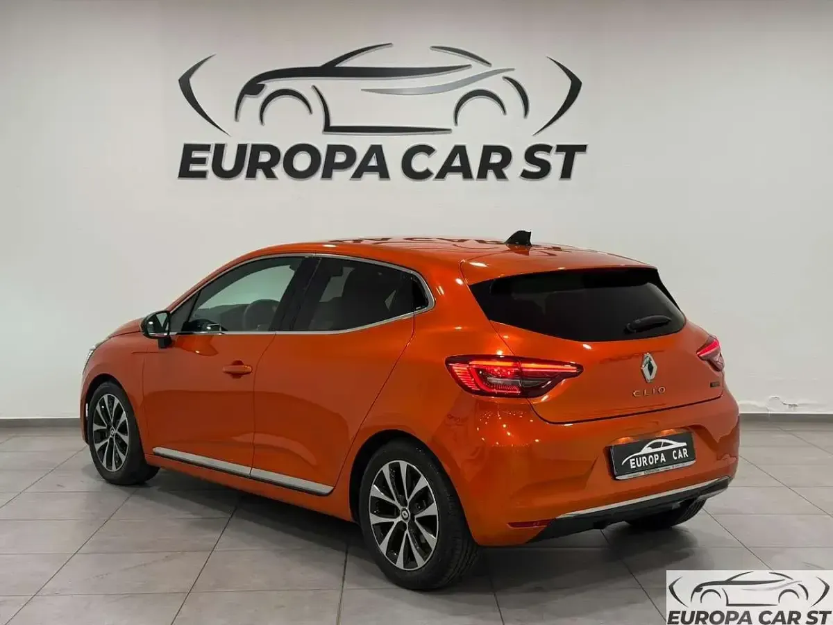 Usata Renault Clio V Engineered 140 CV (102 kW) 2023 Arancione Berlina