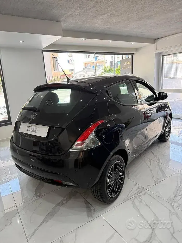 Usata Lancia Ypsilon Gold 69 CV (50 kW) 2019 Nero Utilitaria