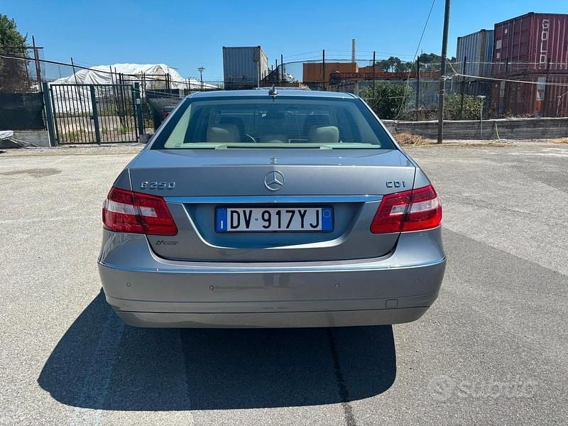 Usata Mercedes E250 Elegance 204 CV (150 kW) 2009 Grigio Berlina
