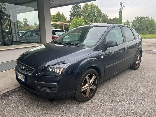 Usata Ford Focus 90 CV (66 kW) 2007 Grigio scuro Berlina