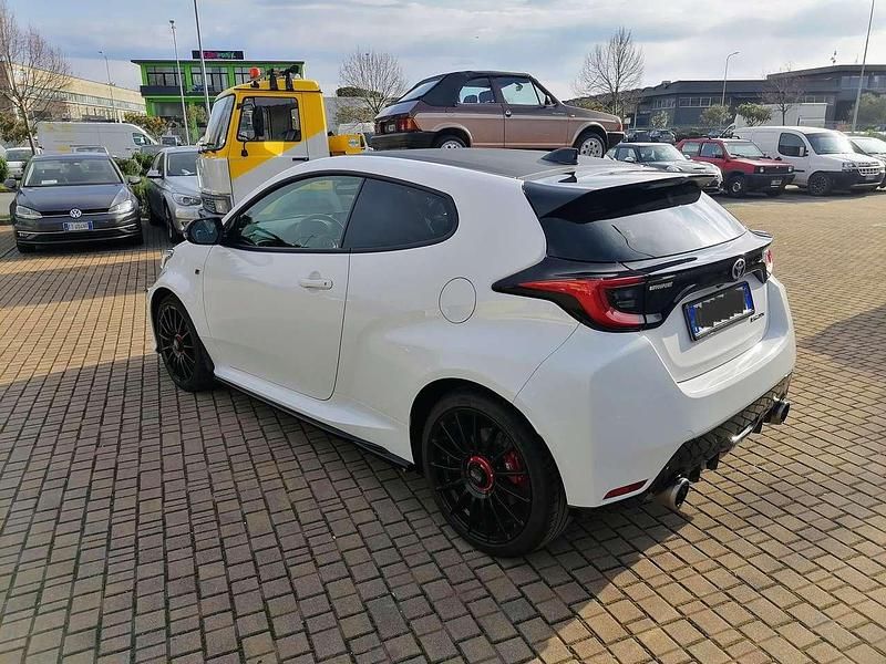 Usata Toyota Yaris 261 CV (191 kW) 2021 Bianco Utilitaria