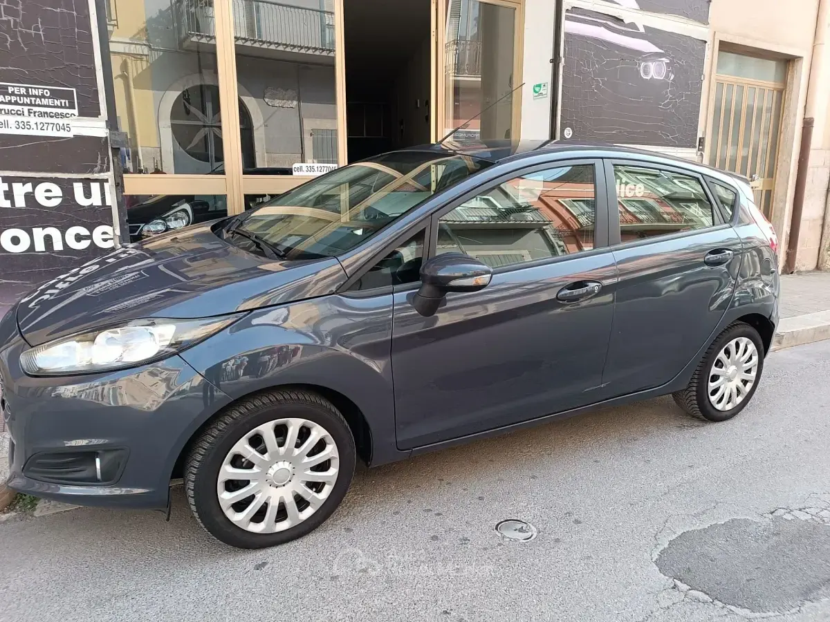 Usata Ford Fiesta Business Edition 75 CV (55 kW) 2015 Blu Berlina