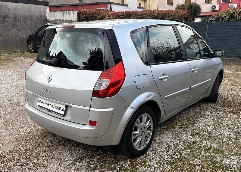 Usata Renault Scénic II 105 CV (77 kW) 2008 Grigio Monovolume