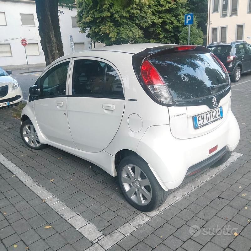 Usata Peugeot iON 49 kW (67 CV) 2012 Bianco Utilitaria