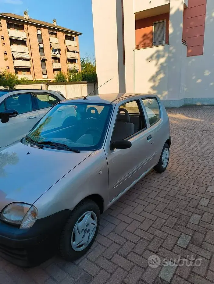 Usata Fiat 600 54 CV (39 kW) 2005 Grigio Utilitaria