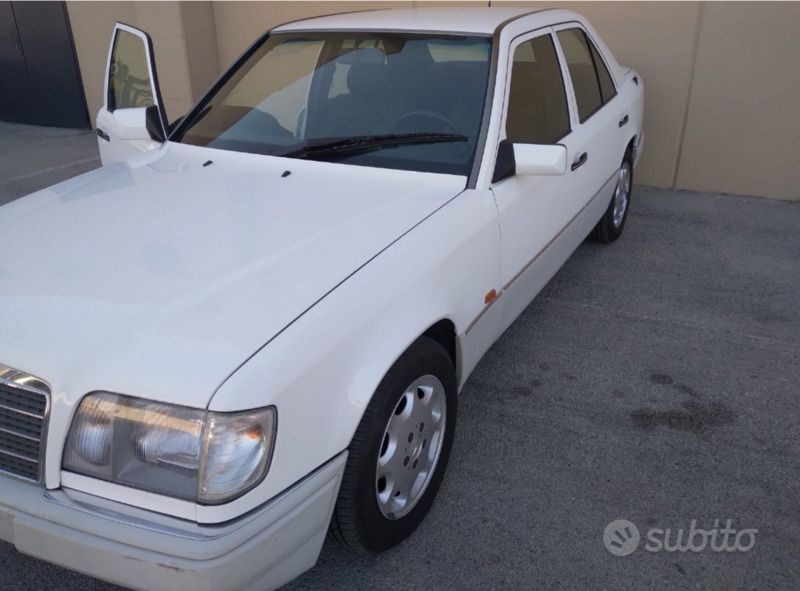 Usata Mercedes E250 113 CV (83 kW) 1994 Bianco Berlina