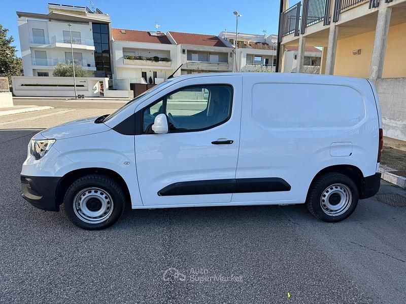 Usata Opel Combo Edition 102 CV (75 kW) 2021 Bianco Monovolume