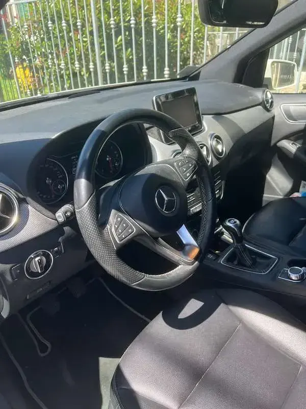 Usata Mercedes B180 109 CV (80 kW) 2015 Bianco Utilitaria