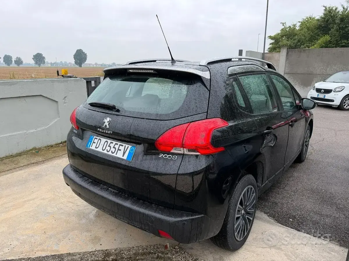 Usata Peugeot 2008 Allure 120 CV (88 kW) 2016 Nero SUV