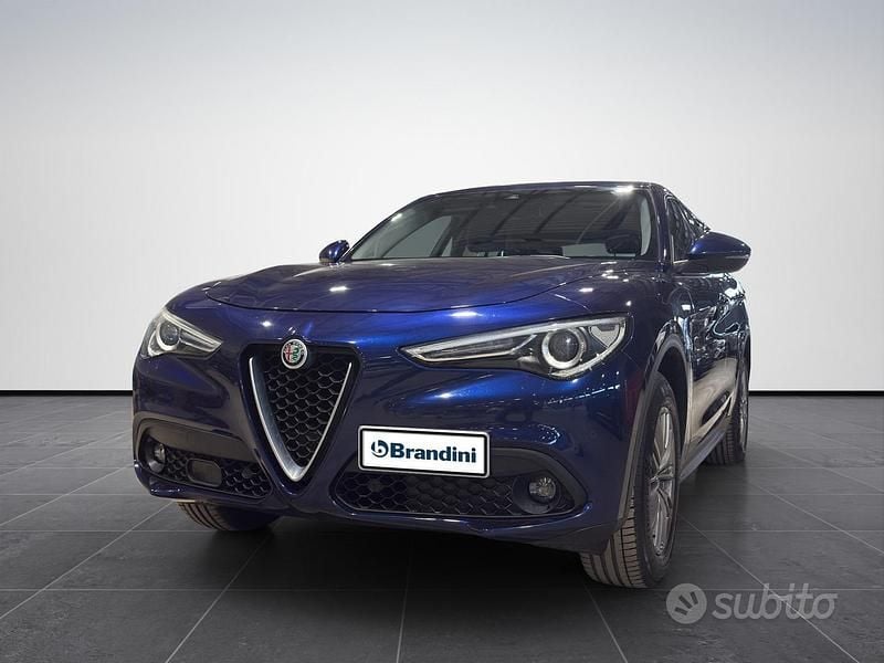 Blu Usata 2018 Alfa Romeo Stelvio Executive SUV | 20.804 € (Buon prezzo) - Immagine 1/4