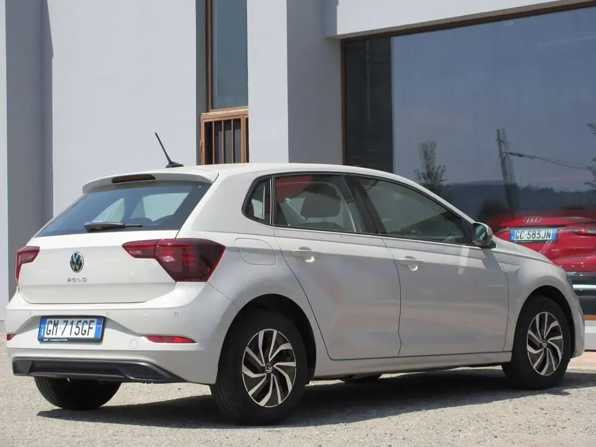 Usata VW Polo Life 95 CV (69 kW) 2023 Ascot grey Utilitaria