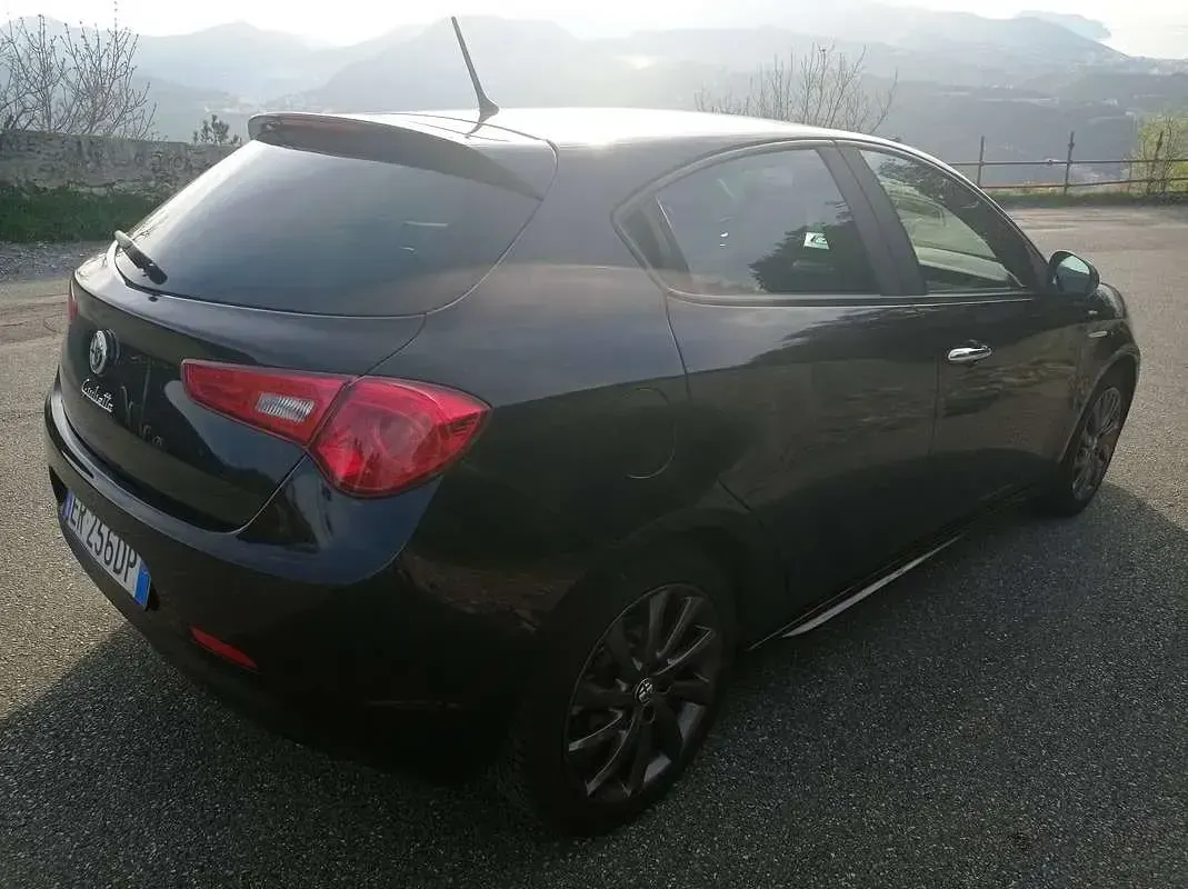 Gebraucht Alfa Romeo Giulietta 120 PS (88 kW) 2013 Schwarz Kleinwagen
