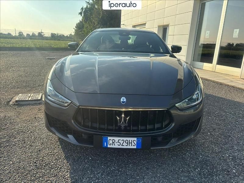 Usata Maserati Ghibli GT 330 CV (242 kW) 2023 Grigio metallizzato Coupé