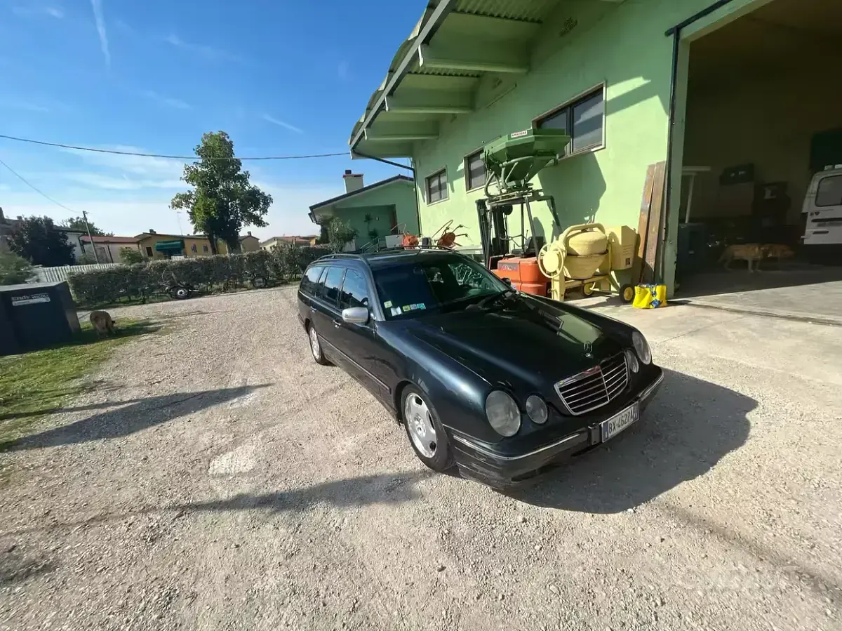 Usata Mercedes E270 Elegance 170 CV (125 kW) 2000 Station wagon