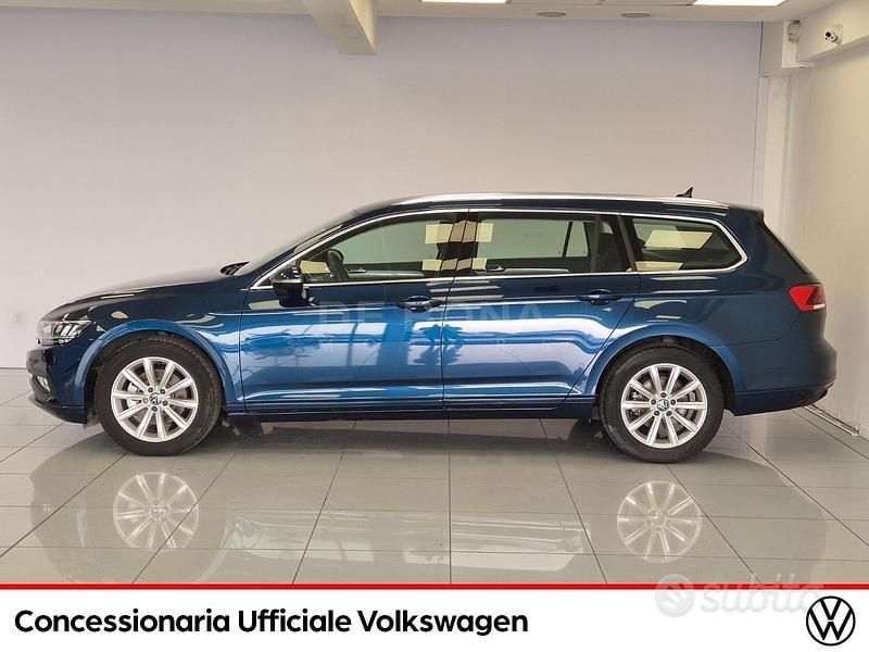 Usata VW Passat Business 150 CV (110 kW) 2023 Azzurro Station wagon