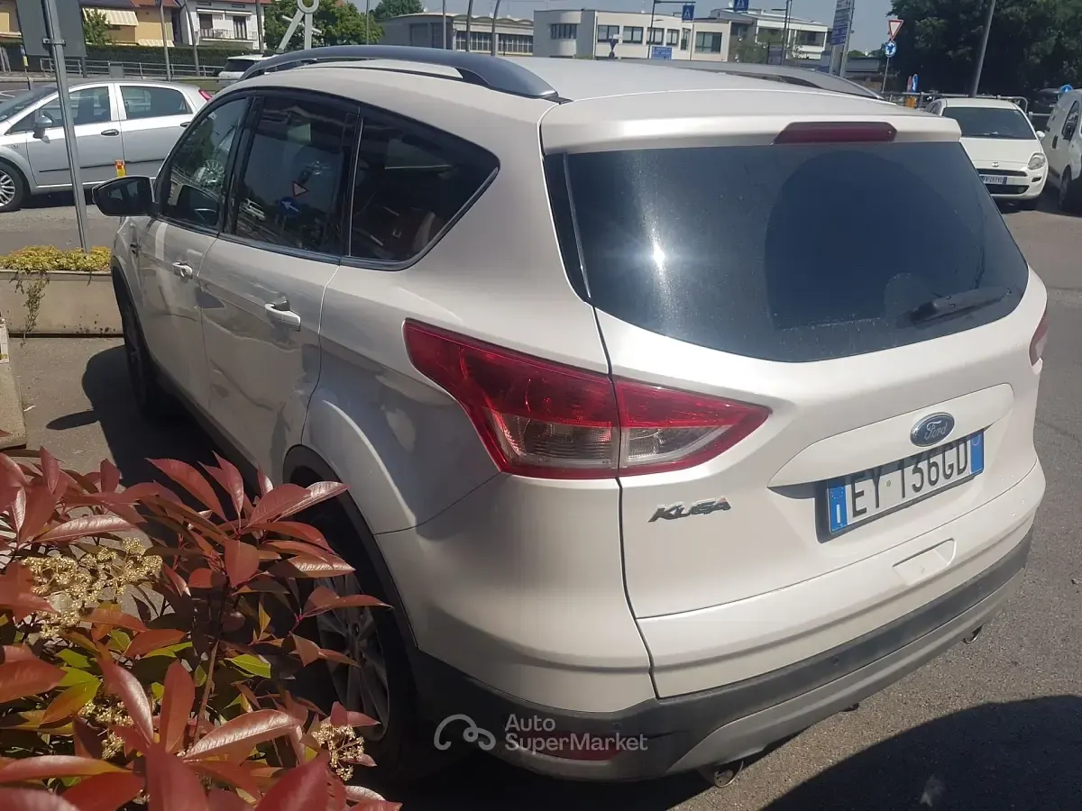 Begagnad Ford Kuga 150 HK (110 kW) 2015 Vit SUV