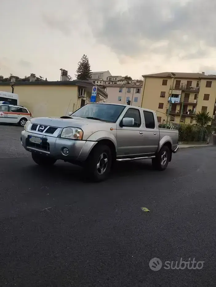 Usata Nissan Navara 174 CV (127 kW) 2005 Pick-up