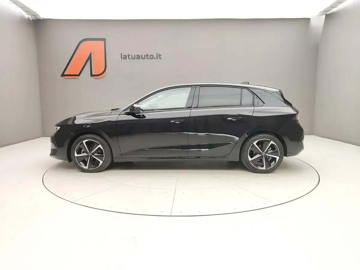 Usata Opel Astra Business Elegance 131 CV (96 kW) 2024 Nero Utilitaria