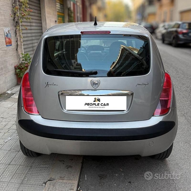Usata Lancia Ypsilon 69 CV (50 kW) 2006 Grigio Utilitaria