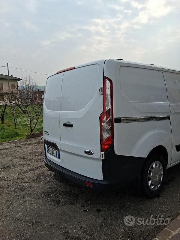 Usata Ford Transit Custom 125 CV (91 kW) 2016 Berlina