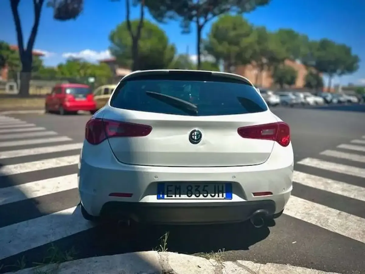 Usata Alfa Romeo Giulietta Quadrifoglio Verde 235 CV (172 kW) 2012 Bianco Utilitaria
