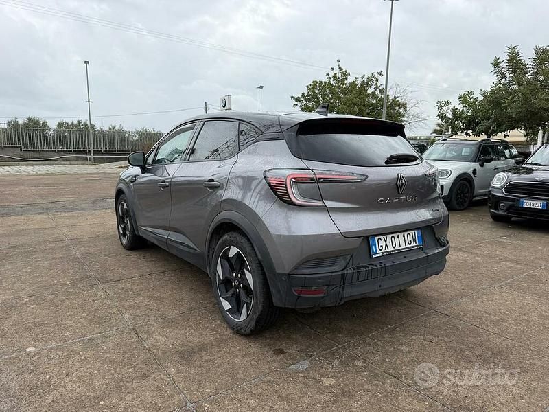 Usata Renault Captur Techno 145 CV (106 kW) 2024 Grigio SUV