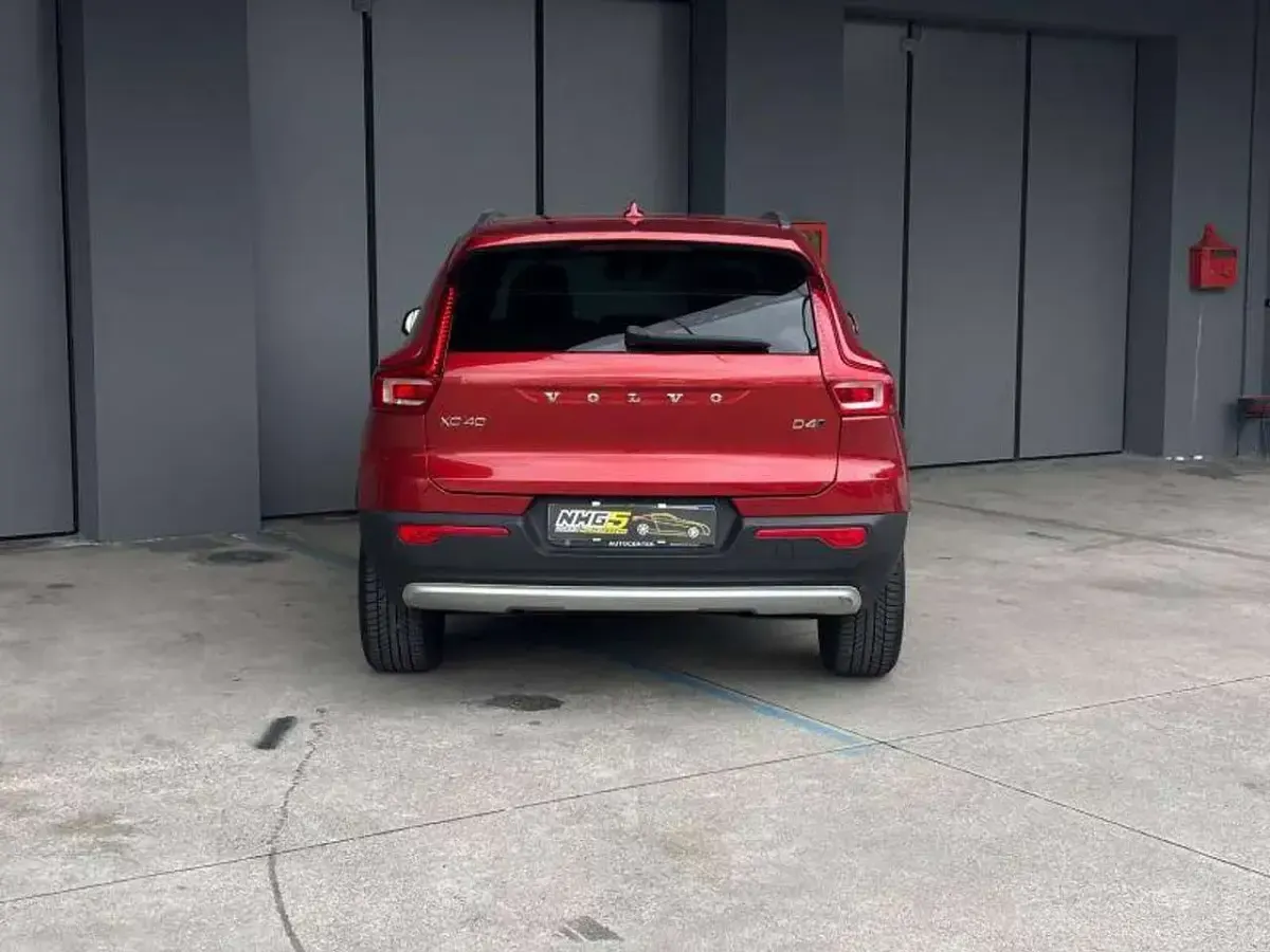 Usata Volvo XC40 Inscription 190 CV (139 kW) 2020 Rosso SUV