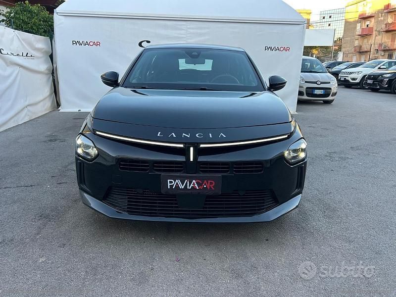 Usata Lancia Ypsilon 101 CV (74 kW) 2025 Nero Utilitaria