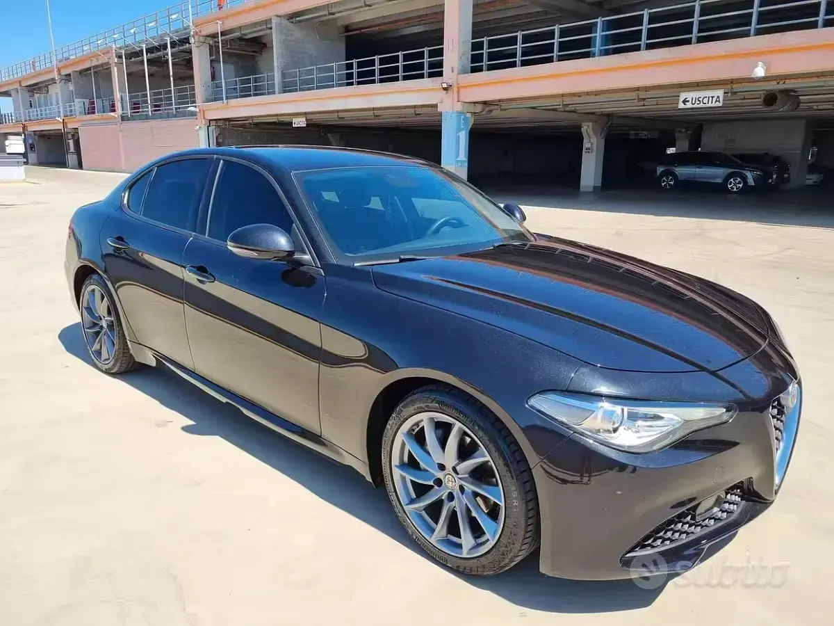 Usata Alfa Romeo Giulia 160 CV (117 kW) 2021 Nero Berlina