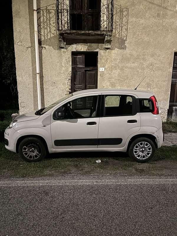 Usata Fiat Panda Lounge 95 CV (69 kW) 2015 Utilitaria
