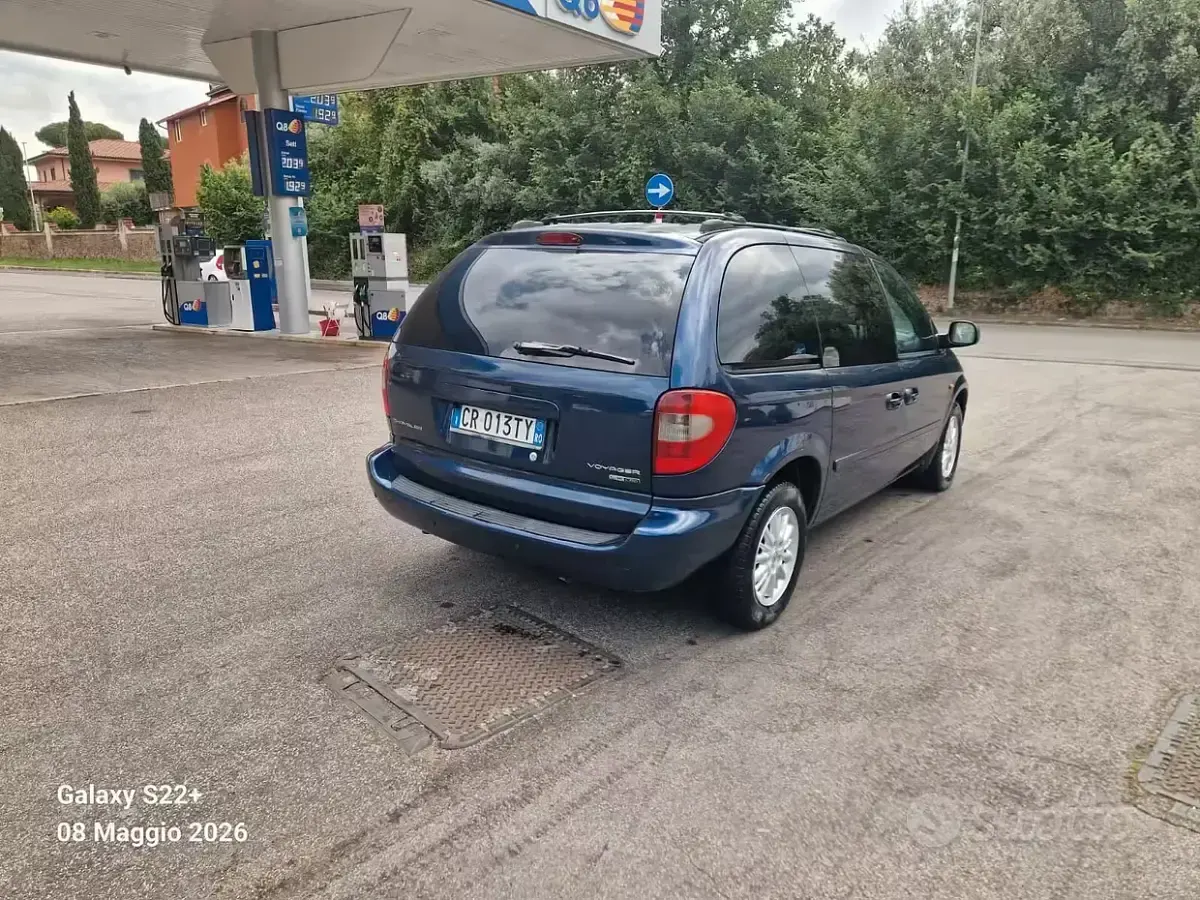 Usata Chrysler Voyager 150 CV (110 kW) 2005 Blu Monovolume