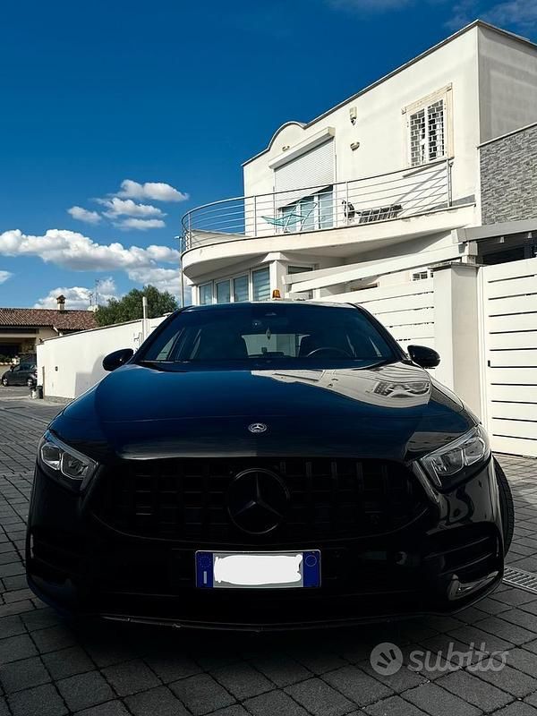 Nero Usata 2020 Mercedes A180 AMG line Tre volumi | 26.000 € - Immagine 1/4