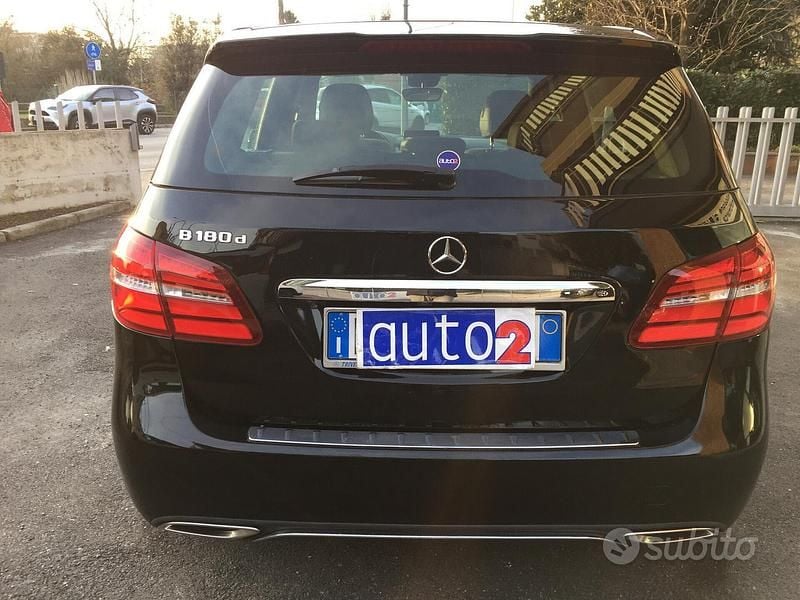 Usata Mercedes B180 109 CV (80 kW) 2017 Nero Utilitaria