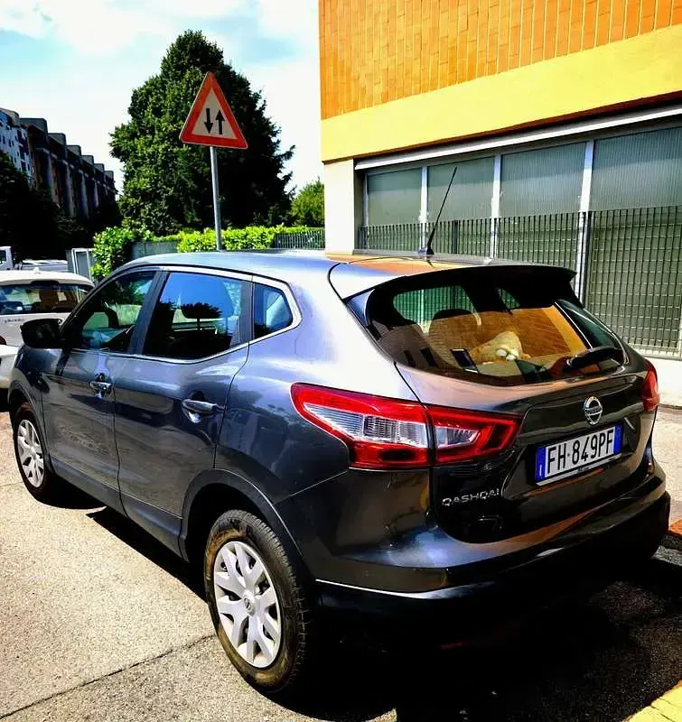 Usata Nissan Qashqai Acenta 110 CV (80 kW) 2017 Argento SUV