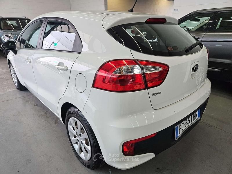 Usata Kia Rio Active 75 CV (55 kW) 2016 Bianco Berlina
