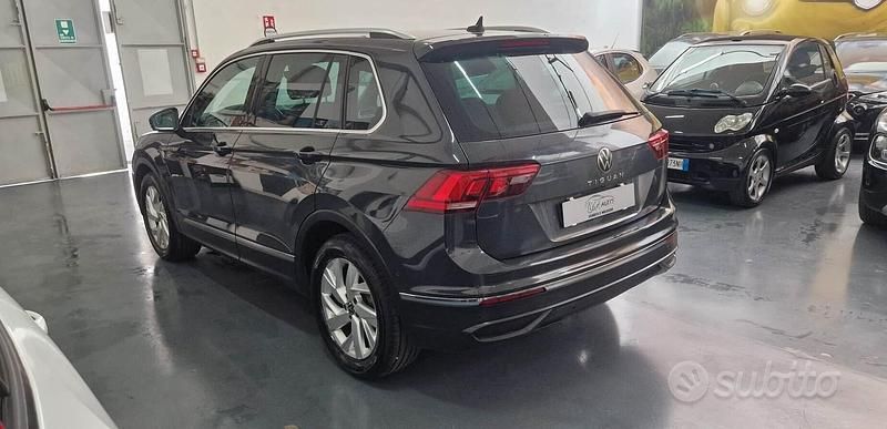 Usata VW Tiguan Life 122 CV (89 kW) 2021 Grigio SUV