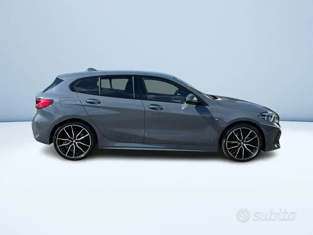 Usata BMW 118 M Sport 150 CV (110 kW) 2024 Grigio metallizzato Utilitaria