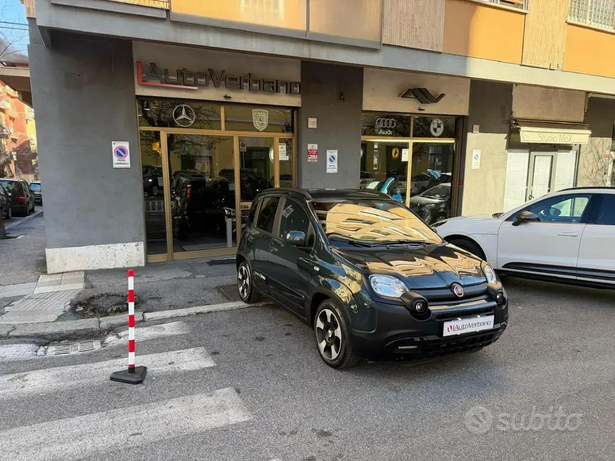 Usata Fiat Panda Cross 69 CV (50 kW) 2025 Verde metallizzato Utilitaria