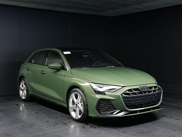 Nuova Audi A3 S-Line 150 CV (110 kW) 2025 Verde Berlina