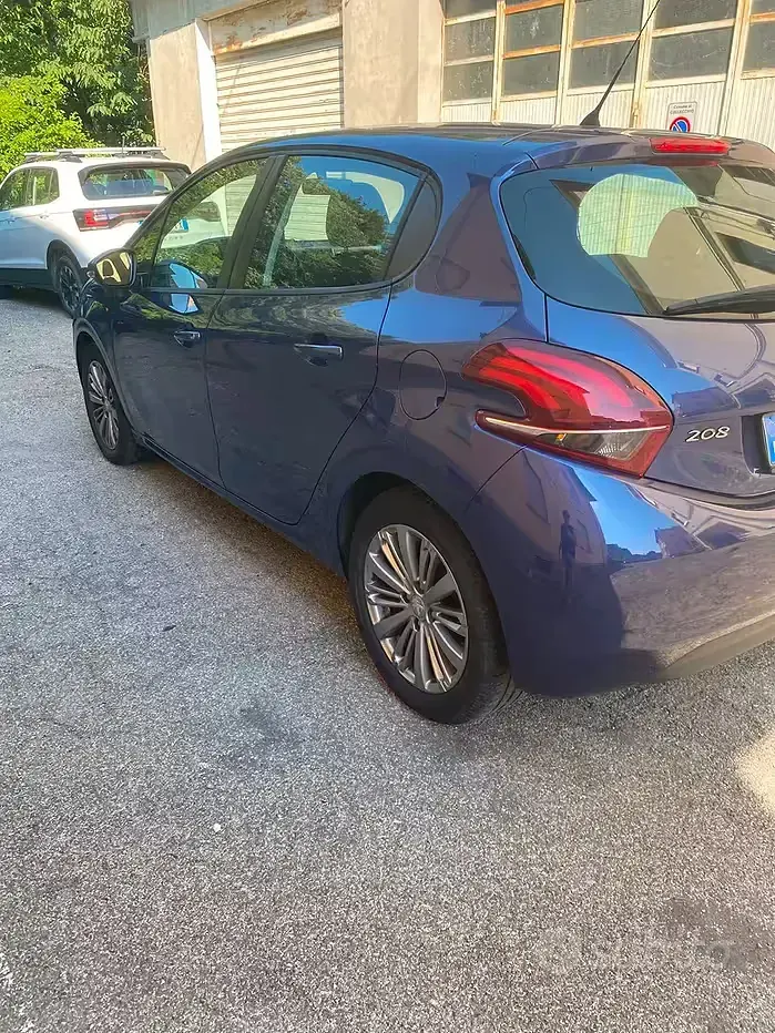 Usata Peugeot 208 82 CV (60 kW) 2016 Bluazzurro Utilitaria