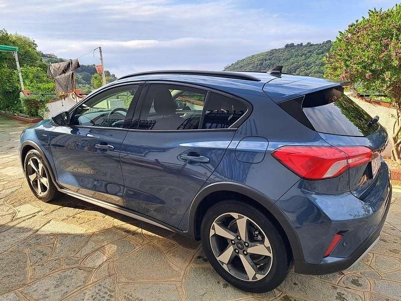 Usata Ford Focus Active 120 CV (88 kW) 2021 Blu/azzurro Berlina