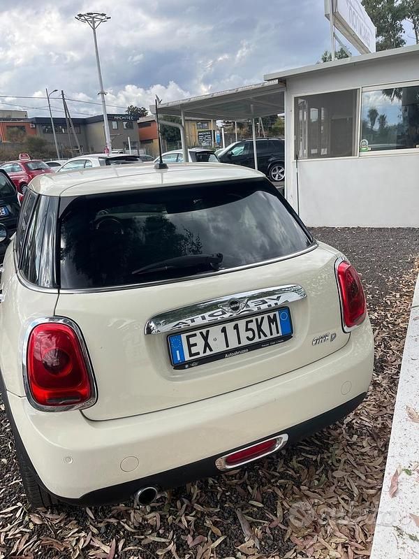 Usata Mini Cooper D 116 CV (85 kW) 2014 Beige Utilitaria
