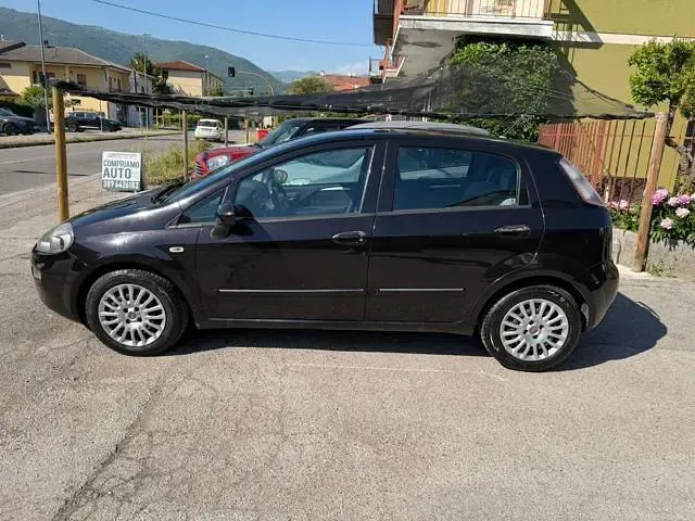 Usata Fiat Punto Easy 75 CV (55 kW) 2012 Nero Utilitaria