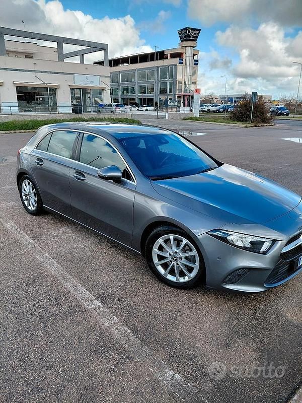 Usata Mercedes A180 116 CV (85 kW) 2018 Grigio Berlina